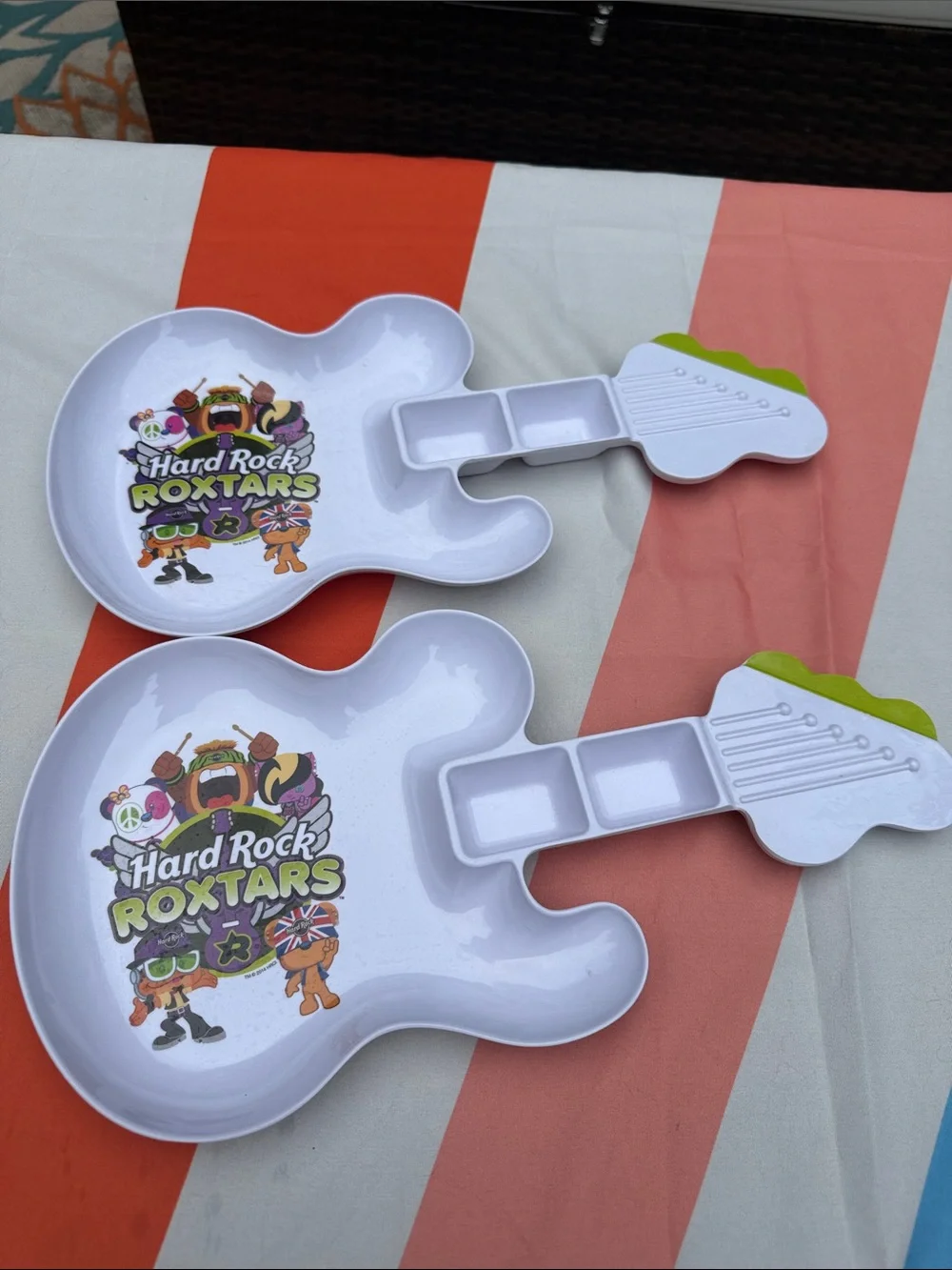 Kids Hard Rock CafeRoxtars Guitar Plate Set of 2